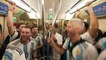 مشجعو الأرجنتين والمكسيك يغنون في قطار المترو وهم في طريقهم لمشاهدة المباراة