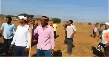 सिवायचक भूमि पर कब्जा करने पर अड़े, ले आए लाठी - डण्डे