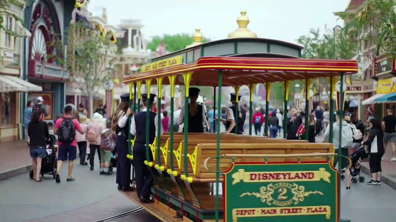 Une journée à Disney Bande-annonce (EN)