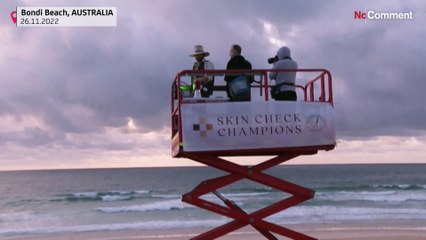 Скачать видео: Tausende Nackte am Bondi Beach in Sydney