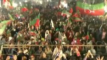 Eski Pakistan Başbakanı Imran Khan vurulmasının ardından ilk kez mitinge katıldı