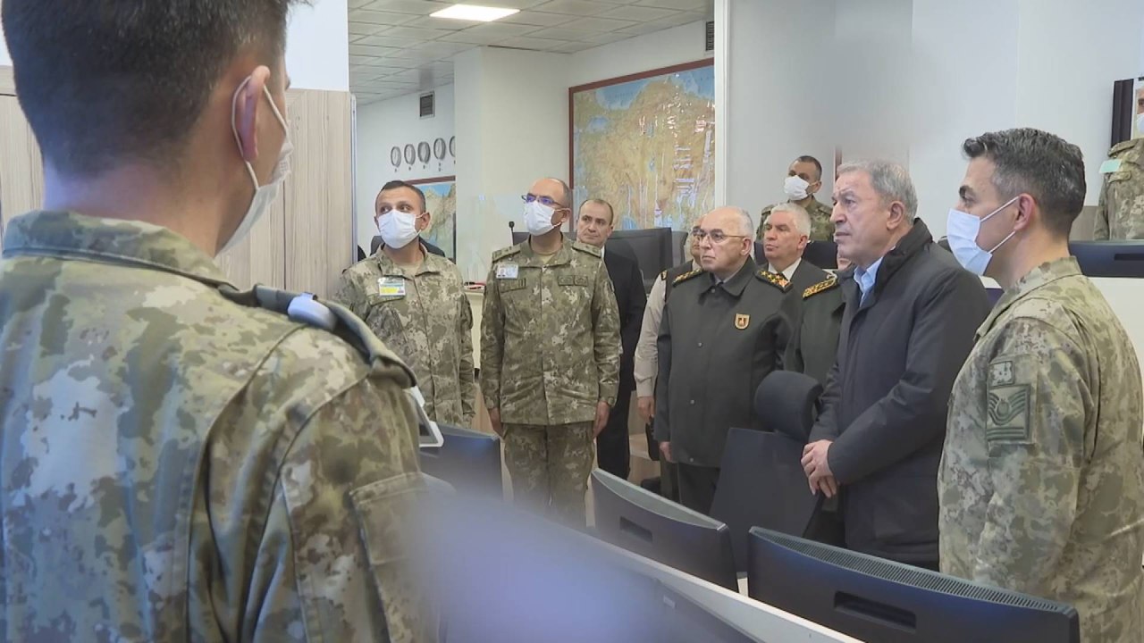 Bakan Akar ve Beraberindeki TSK Komuta Kademesi Kara Kuvvetleri Harekât Merkezinde!