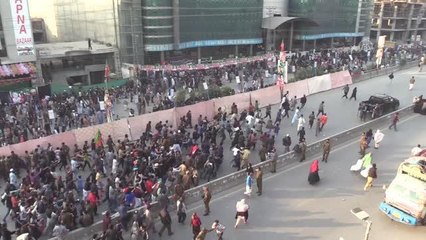 RAVALPİNDİ - Pakistan'da İmran Han, partisinin eyalet meclislerinden istifa edeceğini açıkladı (2)