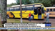 ¡No hay paso! Transportistas bloquean entrada a Catacamas contra adjudicación de nuevas rutas