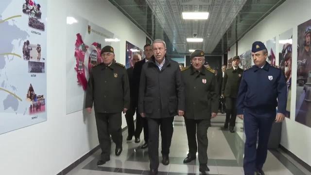 Msb: Millî Savunma Bakanı Akar, Pençe-Kilit Harekâtı'nda Şehit Olduğu Bilgisini Almasının Ardından Ankara'ya Dönerek TSK Komuta Kademesi ile Kara...