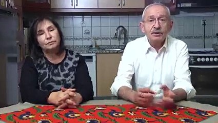 Download Video: Kemal Kılıçdaroğlu eşi Selvi Kılıçdaroğlu ile mutfağından seslendi: İnanın aklım almıyor!