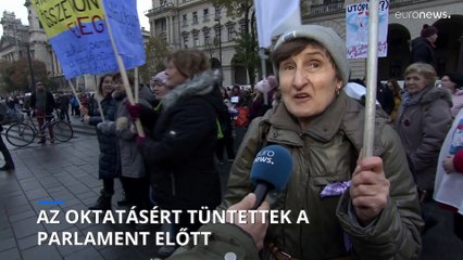 Sok ezren tüntettek a pedagógusokért a Kossuth téren