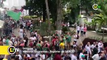 Torcida do Fluminense fazendo a festa na Sede das Laranjeiras