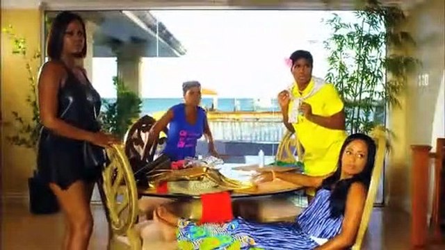 Vacances entre amies Bande-annonce (EN)