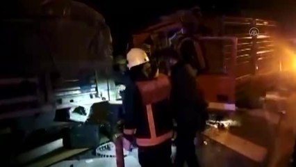 Tıra çarpan kamyonetin sürücüsü öldü