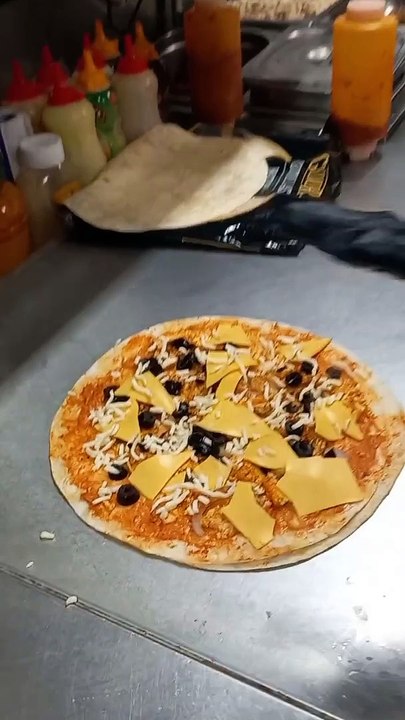 Pizza     #pizza #pizzalover #pizzatime #pizza #pizzafood (6)