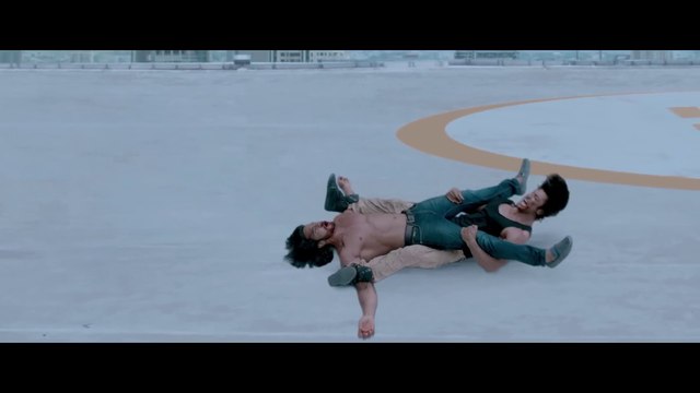 Vidyut Jammwal_Stunning Action Climax _ Commando 2 _ Movie Scenes _ Deven Bhojani _ Esha Gupta roxvid