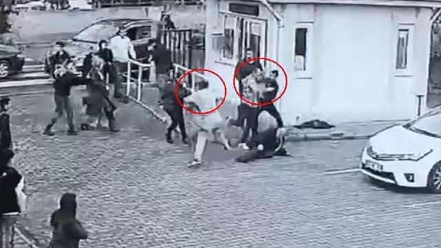 Okulda öğretmene tekmeli- yumruklu saldırı kamerada