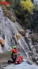 Rescaten una excursionista que havia caigut per un barranc de més de trenta metres a la Vall d'en...