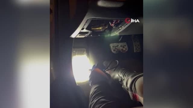 İstanbul'da araçta akılalmaz uyuşturucu düzeneği: Polis yaylı zulayı kulaklıkla çözdü