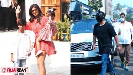 Скачать видео: Shilpa Shetty, Raj Kundra पहुंचे अपने Restaurant Bizza के Launch पर, Raj Kundra दिखे Bat Helmet में!