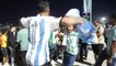 Seguidores cataríes de Messi celebran a lo grande la victoria de Argentina ante México
