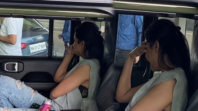 Tejasswi Prakash Bf Karan Kundra Airport पर, Media से छुपाया मुंह Video Viral |*Entertainment