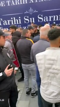 'Sade Vatandaş' isimli kanalın sahibi Mehmet Koyuncu sokak röportajı sırasında gözaltına alındı