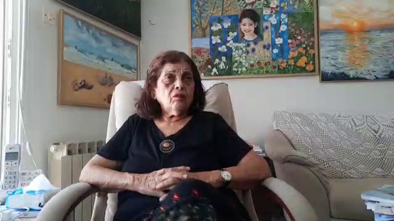 עצמאית בבסיס