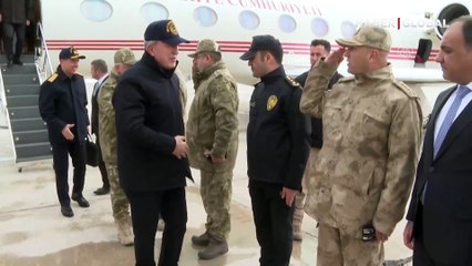 Bakan Akar ve komuta kademesi sınır hattında