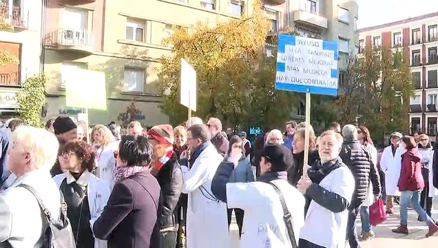 Médicos y pediatras de Atención Primaria se concentran para reclamar soluciones