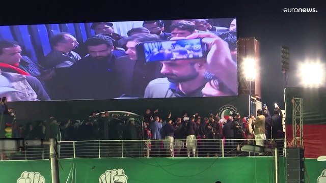 Экс-премьер Пакистана готов биться до последней крови