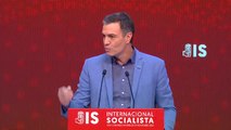 Sánchez dice que España avanza pese al 