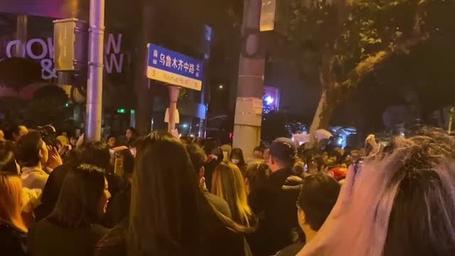 ¡Abajo Xi Jinping! : Inusual protesta pública en Shanghai contra el Partido Comunista y contra el presidente chino