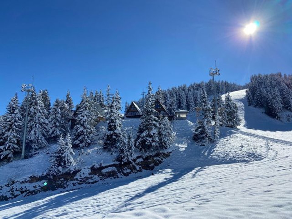 Çambaşı Kış Sporları ve Kayak Merkezi'nde kar kalınlığı 15 santimetre ölçüldü
