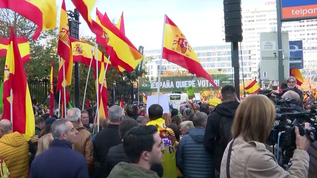 Abascal acusa a Sánchez de querer triturarlo todo y pide su dimisión