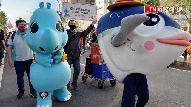 全台最老「林百貨」91歲大遊行 魚頭君也來了