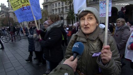 Ungheria: in piazza per i salari, i docenti consegnano una petizione al ministro dell'interno