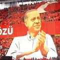 'Beraber yürüdük biz bu yollarda'nın yazarı CHP'ye geçti, Erdoğan sahneye Kıraç şarkısıyla çıktı
