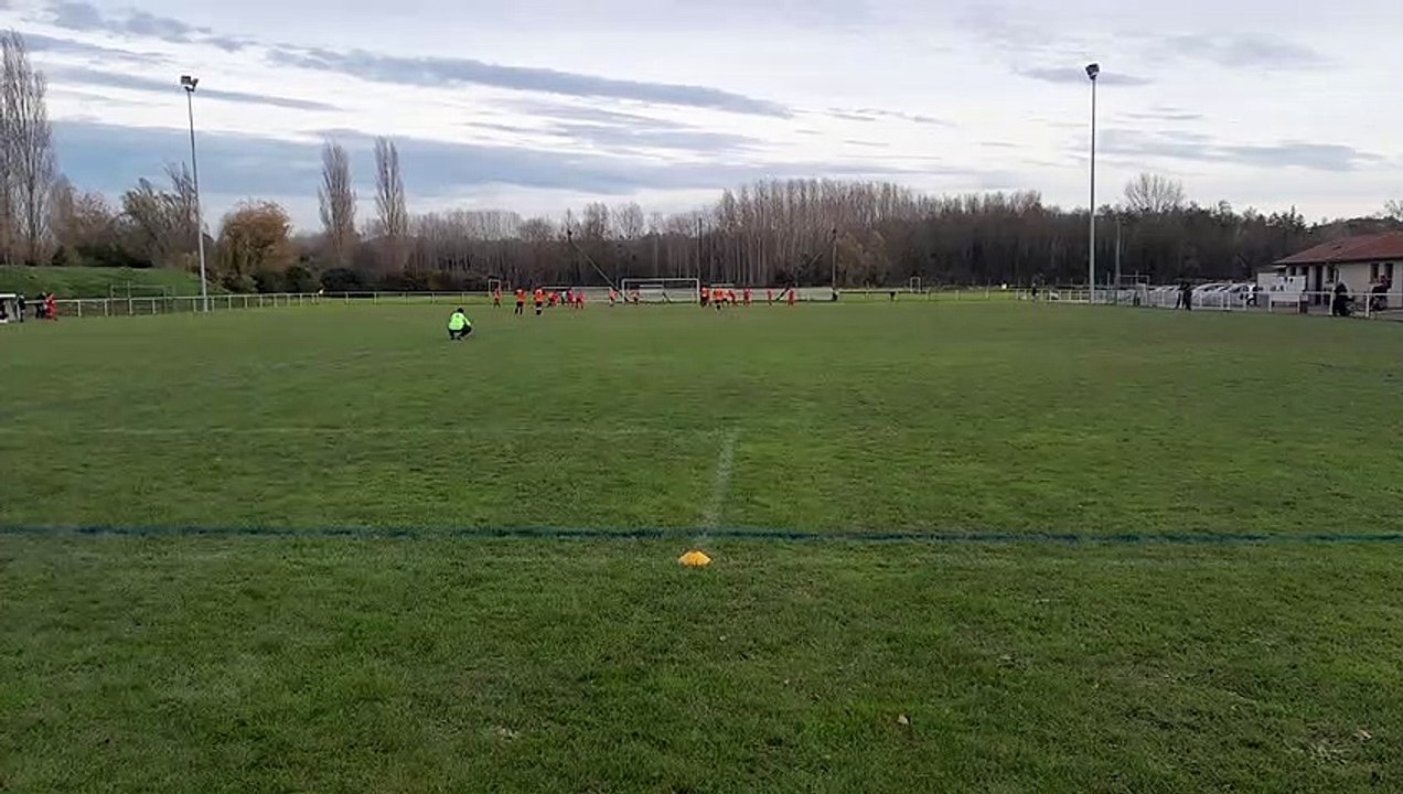 LE PENALTY ARRÊTÉ PAR RÉMI BOUVEYRON FACE À SAINT BARTHÉLÉMY DE VALS