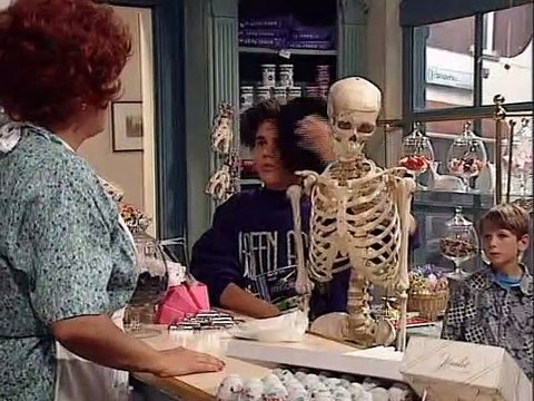 DE KOTMADAM SEIZOEN 1 AFLEVERING 3 DE EERSTE DAG.