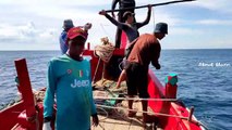 PUKAT CINCIN, Begini Cara Nelayan Indonesia Menangkap Ikan Di Siang Hari