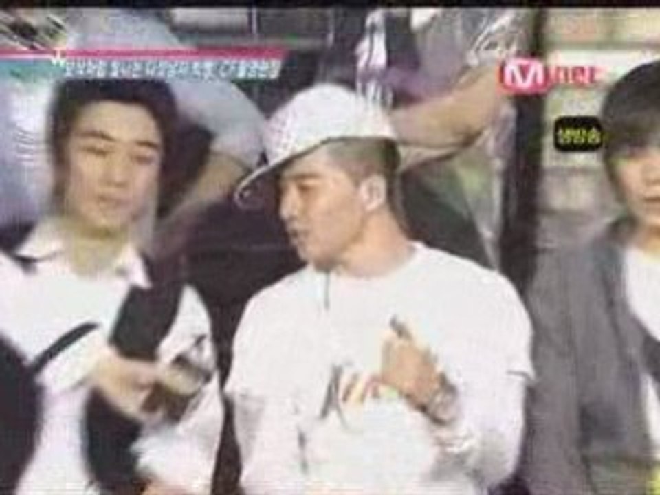 BigBang CF Baskin Robbin