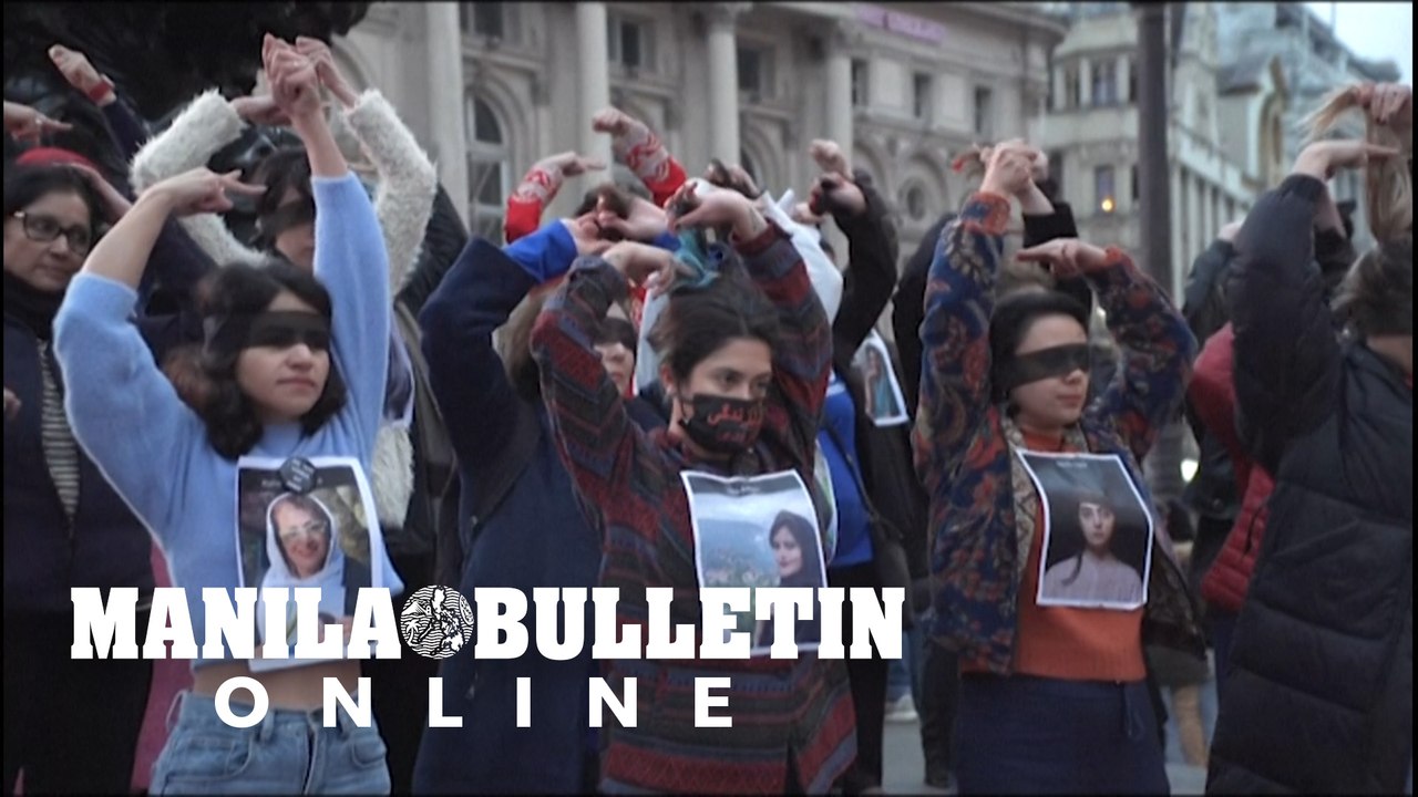 Protesters in London are cutting their hair in solidarity with demonstrators in Iran