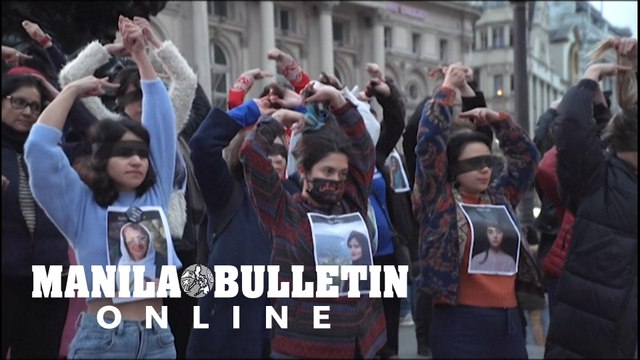 Protesters in London are cutting their hair in solidarity with demonstrators in Iran