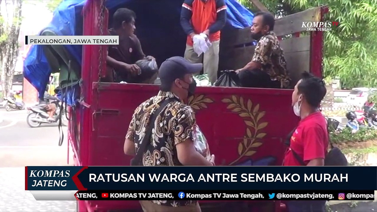 Ratusan Warga Antre Sembako Murah