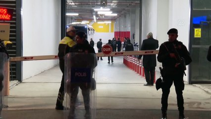 Altaylı futbolcular stattan ayrıldı