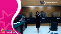 Tampil Feminim, Nikita Mirzani Hadiri Sidang di Pengadilan Negeri Serang
