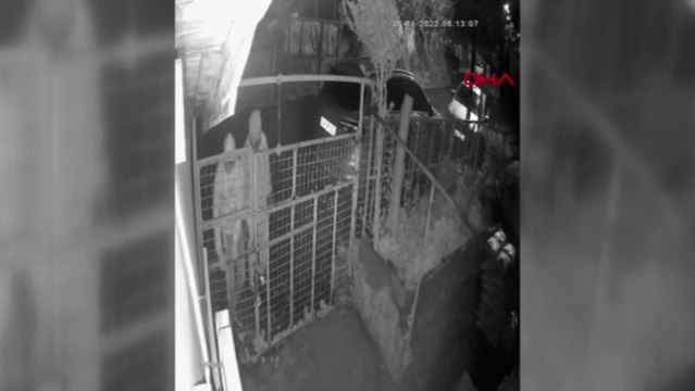 Güvenlik kamerasını fark edince vazgeçtiler