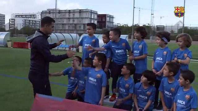 Rafa Márquez visita a los deportistas de la Barça Academy Clinic de México / FCB