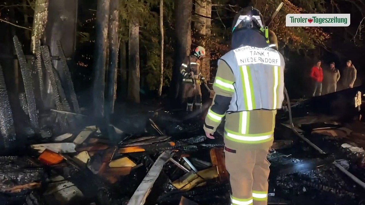 Holzhütte brannte in Niederndorf: Vier Bienenvölker vernichtet