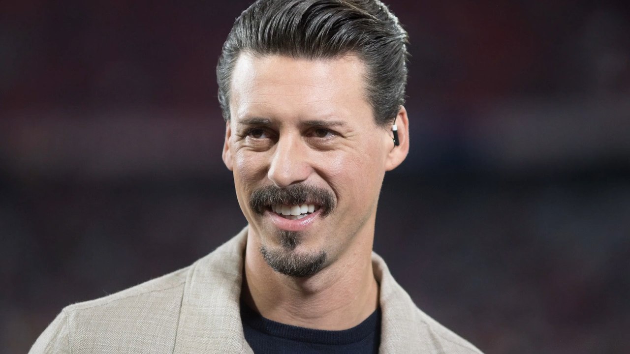 "Katarische Bademäntel": Massive Kritik an ZDF-Experte