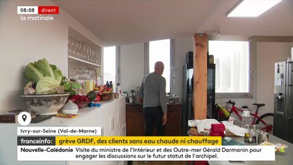 Скачать видео: Quelque 1.500 foyers sans gaz à Paris et dans sa région depuis plusieurs jours, annonce GRDF, à la suite d'un mouvement social pour les salaires engagé par la CGT - VIDEO