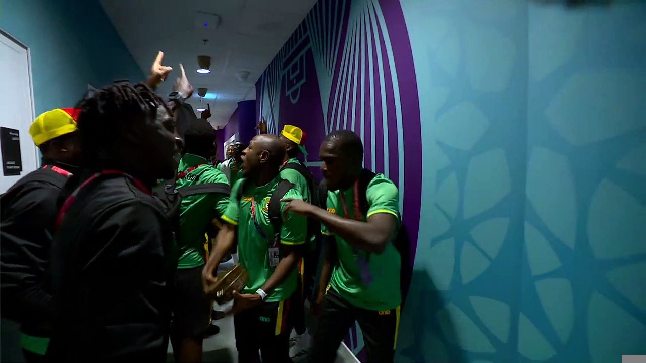 Les joueurs camerounais mettent l'ambiance dans les couloirs - Vidéo ...