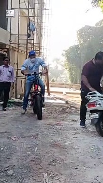 Ranbir Kapoor Ka Cycle Ride#shorts #ytshorts #ranbirkapoor #viral #trending